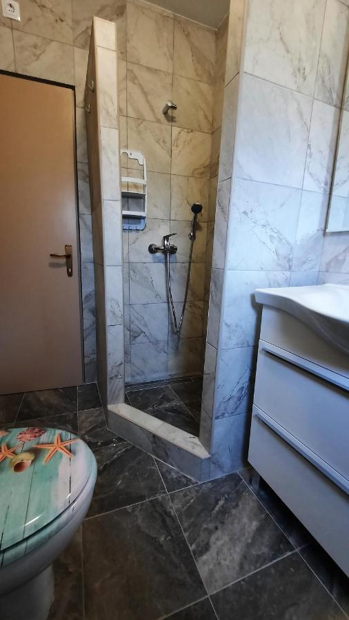 Apartment Pinoapplosinj Veli Losinj Exterior photo