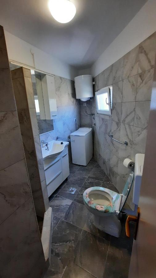 Apartment Pinoapplosinj Veli Losinj Exterior photo