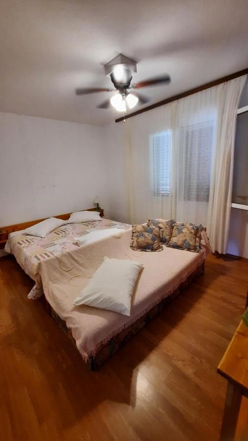 Apartment Pinoapplosinj Veli Losinj Exterior photo
